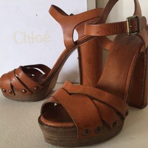 Block heeled Chloe sandals. Elah